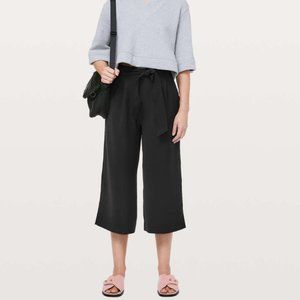 Lululemon Noir crop pants